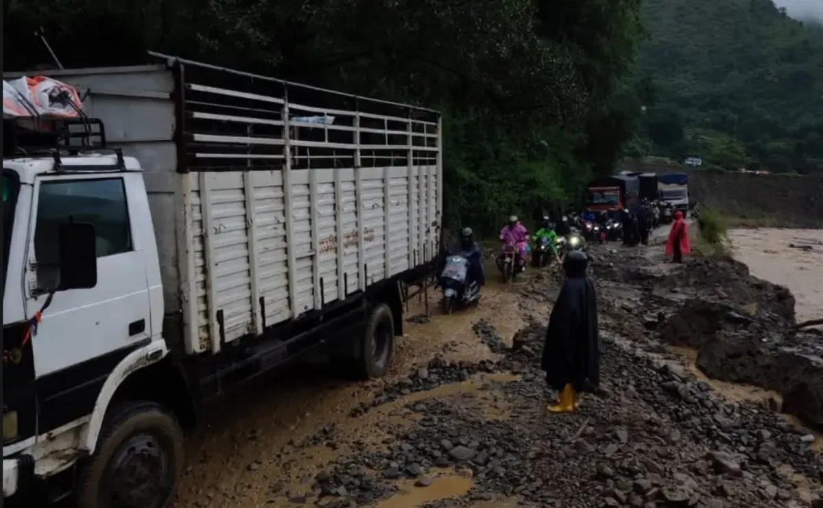 लेदो पन्छाएपछि बिपी राजमार्ग पुनः सञ्चालन